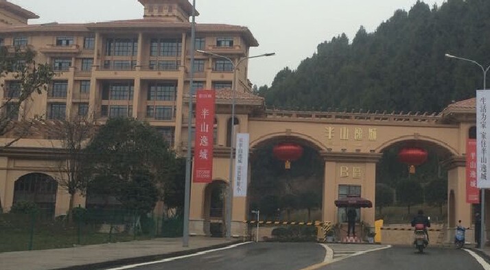 四川巴中半山逸城 房地產項目安裝防雷箱